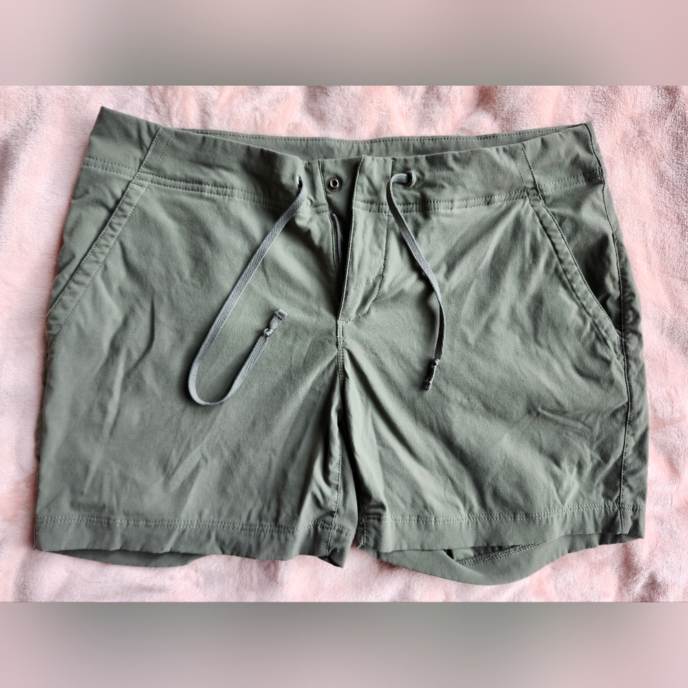 Columbia Olive Green Athletic Shorts